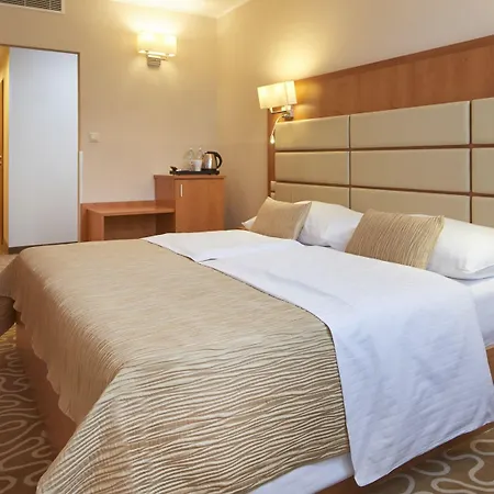 Hotell Orea Pyramida Prag