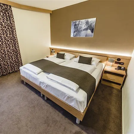 Archibald City 4* Prága