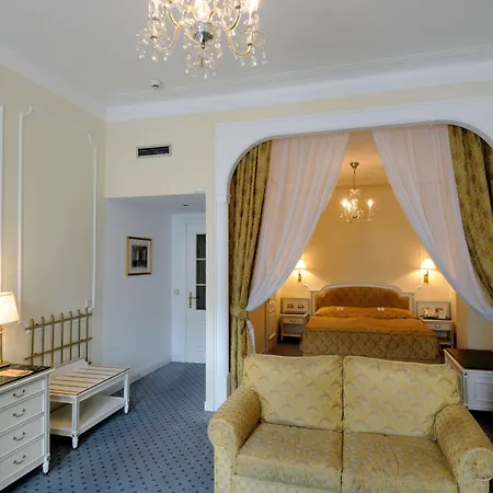Ambassador Zlata Husa Hotel