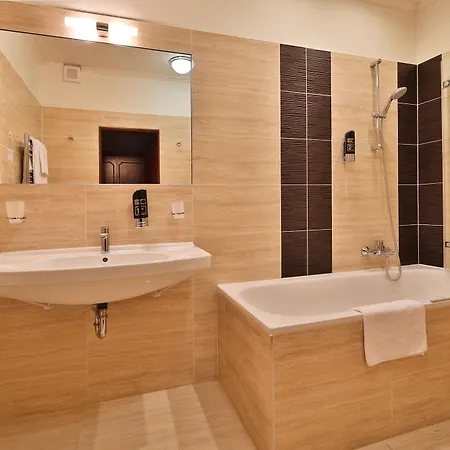 Meteor Plaza Hotell 4*