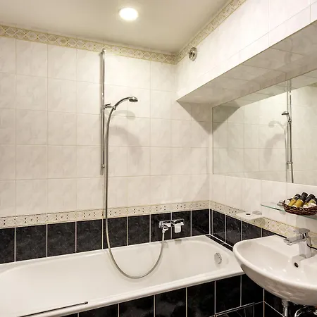 U Zlateho Stromu By Bhg Hotel Prague