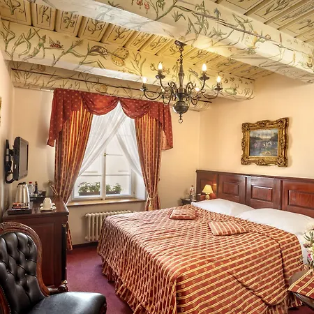 U Zlateho Stromu By Bhg Hotel 4*