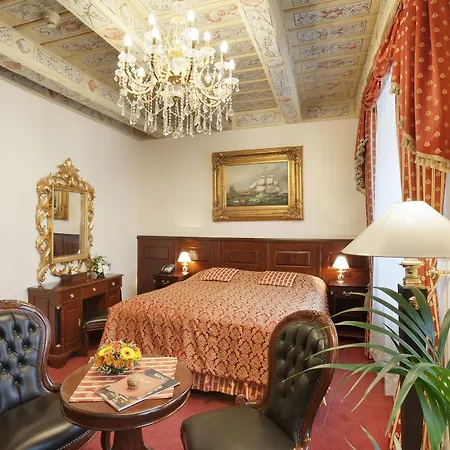 Hotel U Zlateho Stromu By Bhg 4*