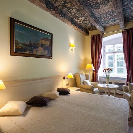 تاين يارد ريزيدنس 4*