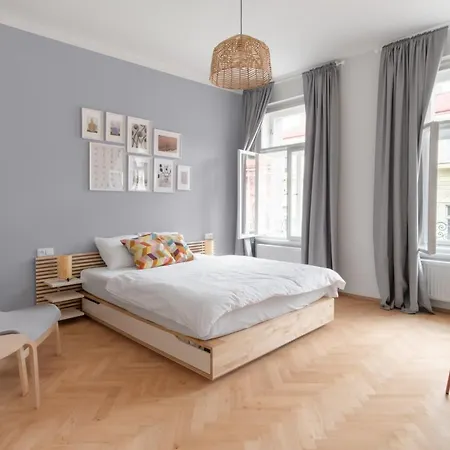 Next To Wenceslas Square By Days Apartment *