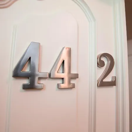 Women's Only - Female Only Hostel *