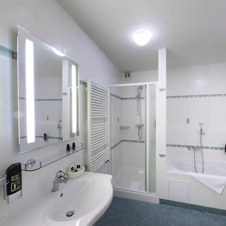 Hotel Grand Relax & Wellness & Beer & Thermal In Meteor Plaza - Since 1307 4*