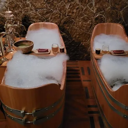 Hotel Grand Relax & Wellness & Beer & Thermal In Meteor Plaza - Since 1307 Praha