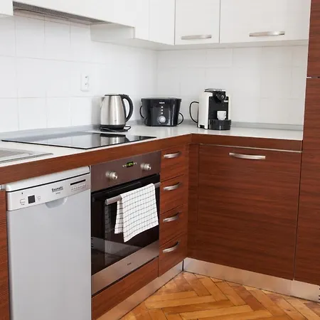 2b Pechackova Family With Balcony By The River Apartment *