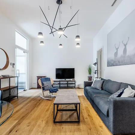 Elegant Located In The Centre Of