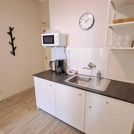 Flat In Zizkov -402- Апартаменты Прага