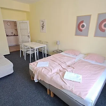 Flat In Zizkov -402- Апартаменты Прага