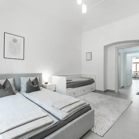 Appartamento Nice Apartman In New Town