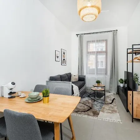 Appartamento Nice Apartman In New Town