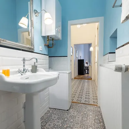 Apartment Charming 1 Bedroom In The Center Of *