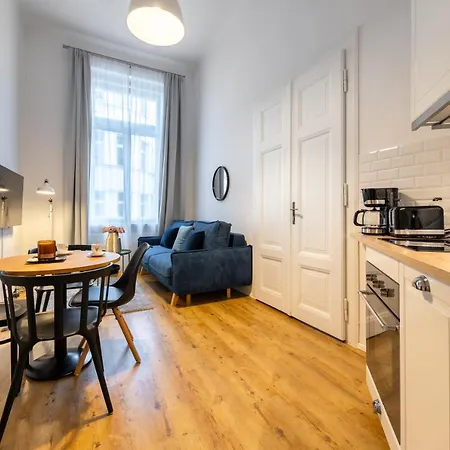 Apartment Charming 1 Bedroom In The Center Of *