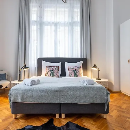 Charming 1 Bedroom In The Center Of *