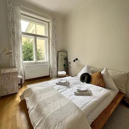 3bdr Bohemian Style Flat With Balcony Prague