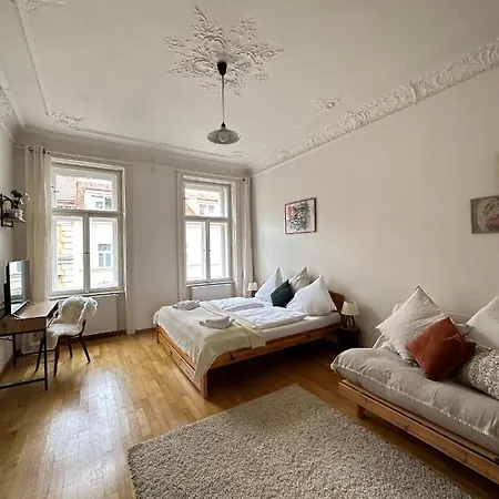 3bdr Bohemian Style Flat With Balcony Apartment *