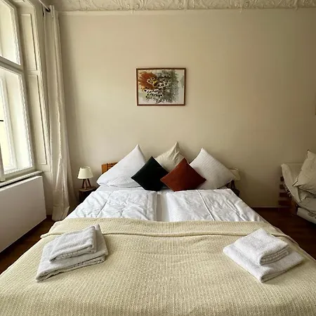 3bdr Bohemian Style Flat With Balcony Apartment *