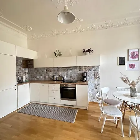 3bdr Bohemian Style Flat With Balcony