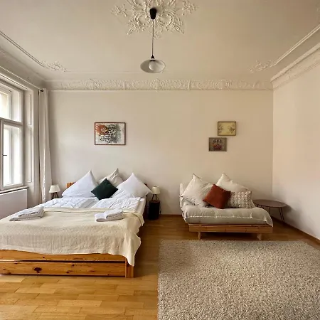 3bdr Bohemian Style Flat With Balcony *