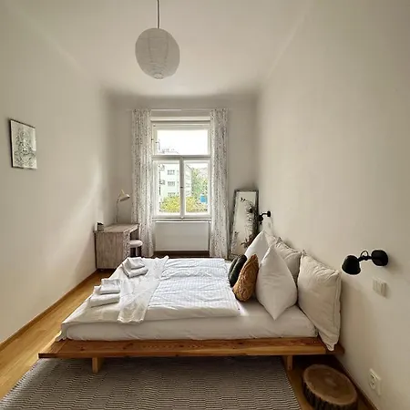 3bdr Bohemian Style Flat With Balcony Apartment