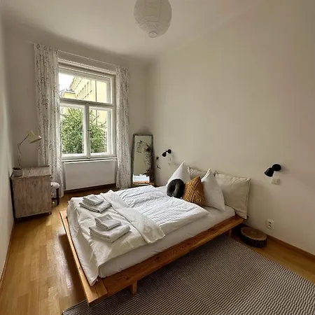 Apartment 3bdr Bohemian Style Flat With Balcony Prague