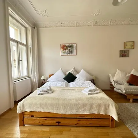 3bdr Bohemian Style Flat With Balcony Apartment