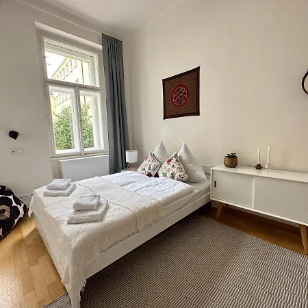 3bdr Bohemian Style Flat With Balcony *