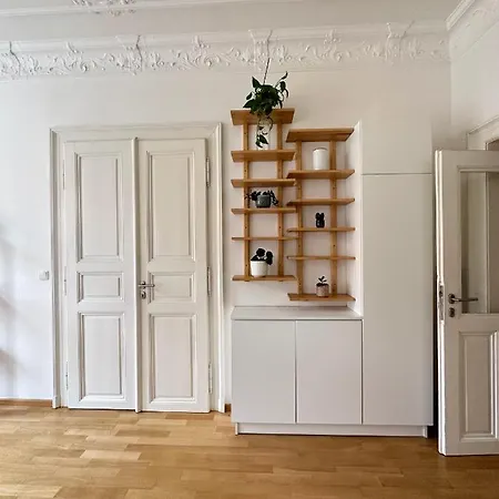 3bdr Bohemian Style Flat With Balcony Apartment *