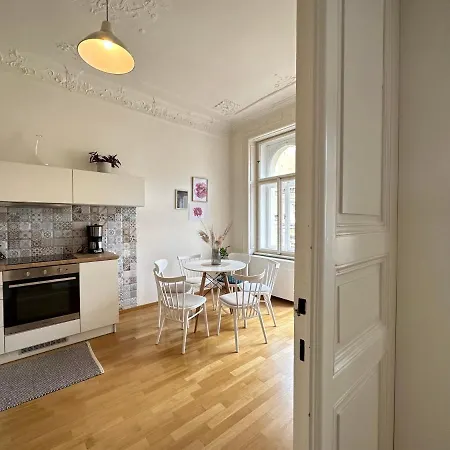 3bdr Bohemian Style Flat With Balcony *
