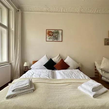 3bdr Bohemian Style Flat With Balcony Apartment