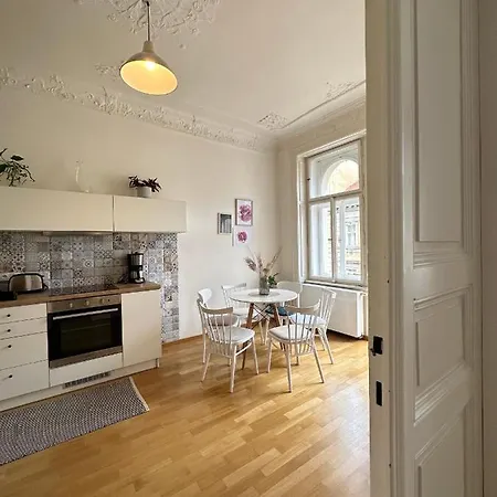 3bdr Bohemian Style Flat With Balcony Prague