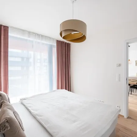 Apartament Jay *