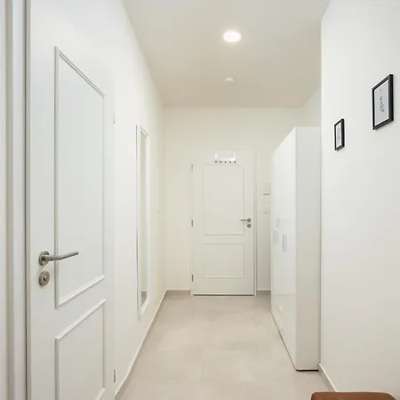Florenc New Town Apartment *