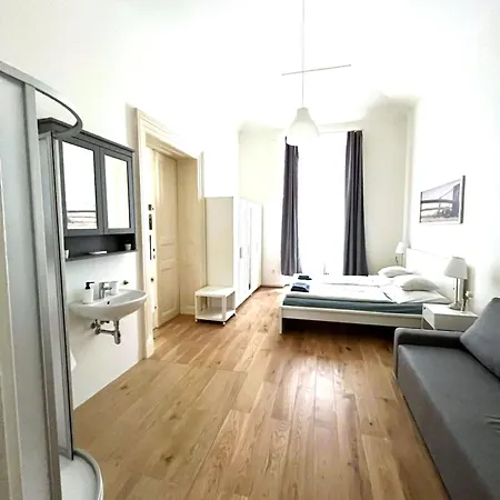 Wenceslas Aparthotel 3*