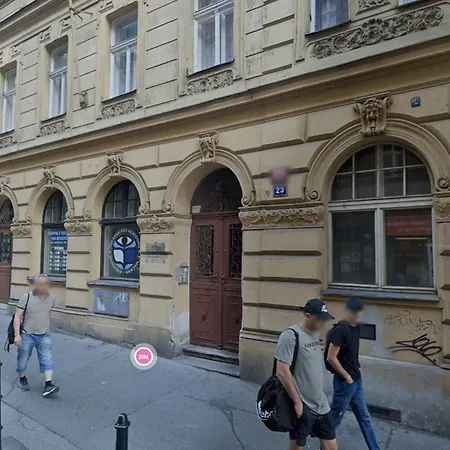 4 Bedrooms 130m2 At The Main Square Apartment Prague