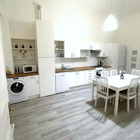 Wenceslas Aparthotel 3*