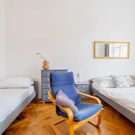 Vintage Vogue By Rentez Apartment Prague