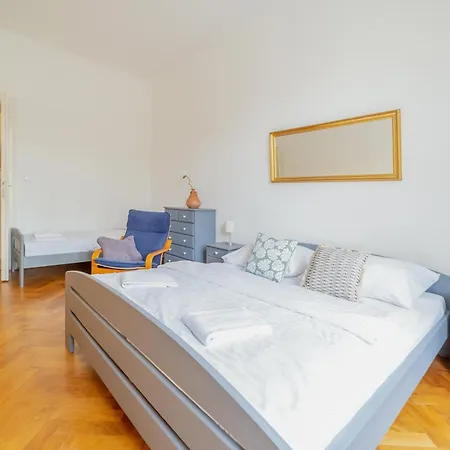Vintage Vogue By Rentez Apartment Prague