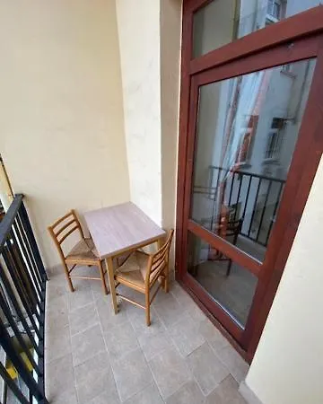 Vitkova With Balcony דירה