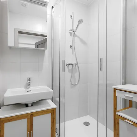 Appartamento 2 Bedrooms Near The Metro *