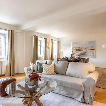 Luxury Retreat By Charles Bridge Apartment