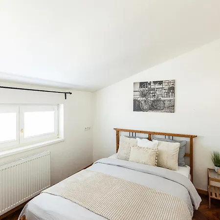 Apartment Modern Attic With Terrace - Machova *