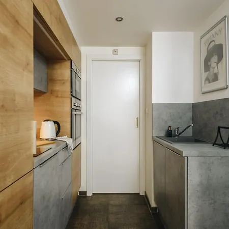 Cozy & Comfortable Walking Anywhere Want Sen Apartment *