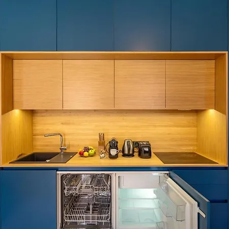Quiet Center In Hip & Foodie Area *