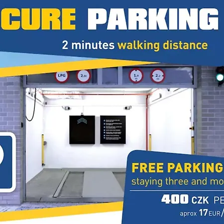 Quiet Center In Hip & Foodie Area