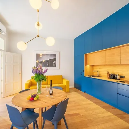 Apartment Quiet Center In Hip & Foodie Area *