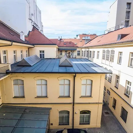 Quiet Center In Hip & Foodie Area * Prague